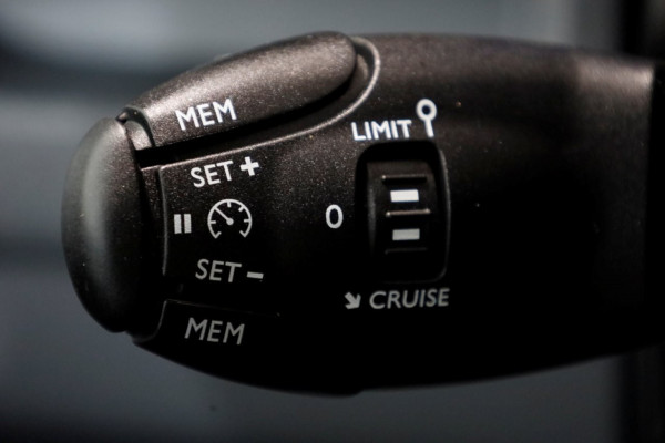 Peugeot e-Expert L2H1 Standard Premium 75 kWh 100% Elektrisch Snellader Airco/Navi SOH 92,6% 03-2022