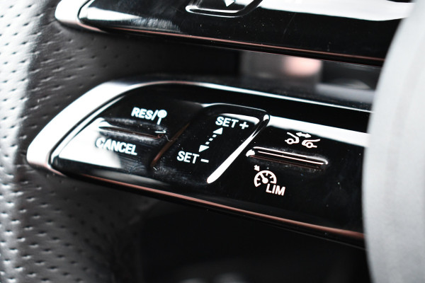 Mercedes-Benz C-Klasse Estate 300 e AMG Line Distronic Trekhaak HUD Laser 360