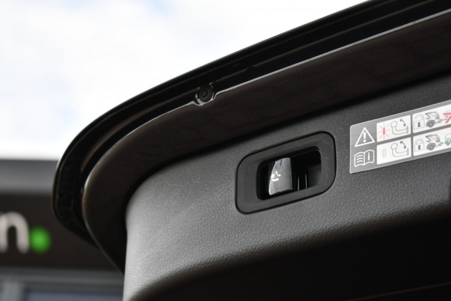 Mercedes-Benz C-Klasse Estate 300 e AMG Line Distronic Trekhaak HUD Laser 360