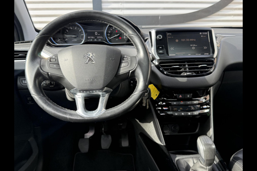 Peugeot 2008 1.2 PureTech Blue Lion 2e Eigenaar|Pano|Stoelverw|D-riem vv in 2024|Carplay|Camera|Cruise|Clima|PDC|APK tot 02-2027