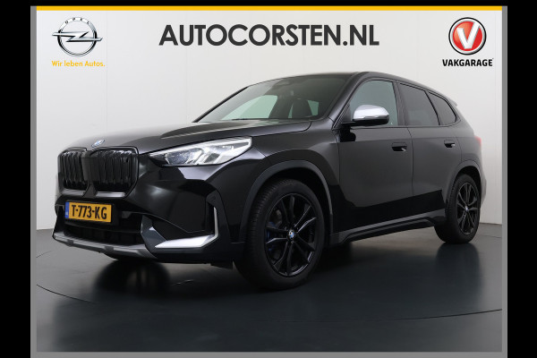 BMW iX1 xDrive30 313PK 4WD M-Pack Launch Edition SOH 100% Leder Harman/Kardon®-Audio Android Auto Apple Carplay Camera Adaptief onderste AWD Live Cockpit Plus Privacy Glas Led Elek.Achterklep Lmv 19" Isofix DAB Origineel Nederlandse Auto