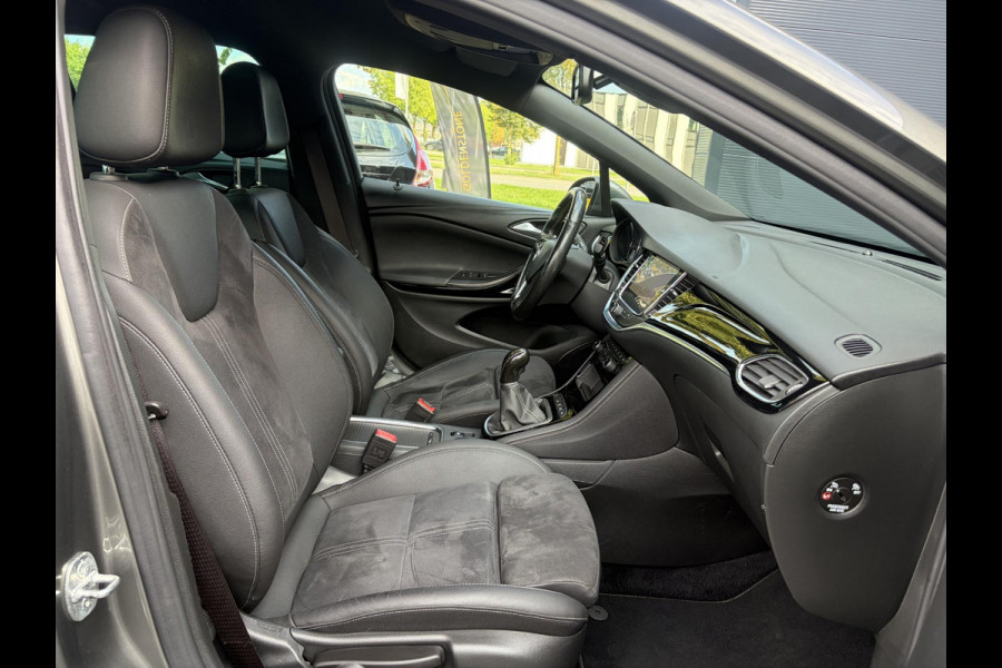 Opel Astra Sports Tourer 1.2 Ultimate ✓146pk✓Carplay✓Camera✓Stoelverw✓Stuurverw✓Keyless✓Pdc V+A✓Alcantara-Leder✓Clima✓Cruise✓6 Bak✓Rijstrooksensor✓Dodehoeksensor✓17''Lm velgen✓N.A.P✓Apk tot 11-2028