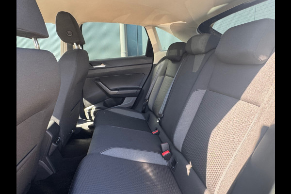 Volkswagen Taigo 1.0 TSI AUTOMAAT* Navigatie * Parkeersensoren * Adaptieve Cruise Control *