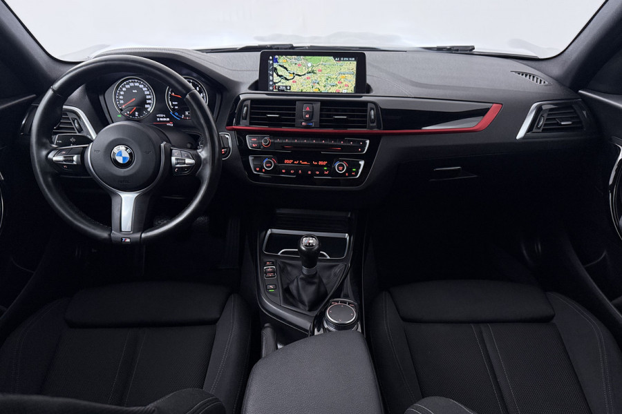 BMW 1-serie 118i Executive (NAVIGATIE, CAMERE, SPORTSTOELEN, PARKEERSENSOREN)