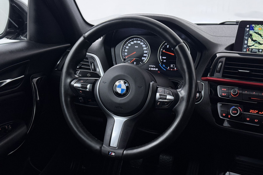 BMW 1-serie 118i Executive (NAVIGATIE, CAMERE, SPORTSTOELEN, PARKEERSENSOREN)