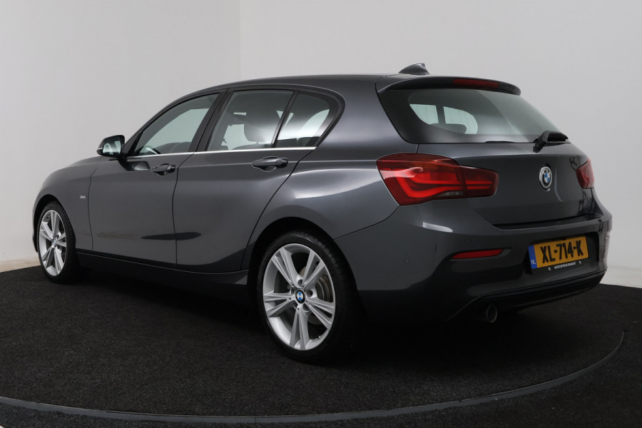 BMW 1-serie 118i Executive (NAVIGATIE, CAMERE, SPORTSTOELEN, PARKEERSENSOREN)