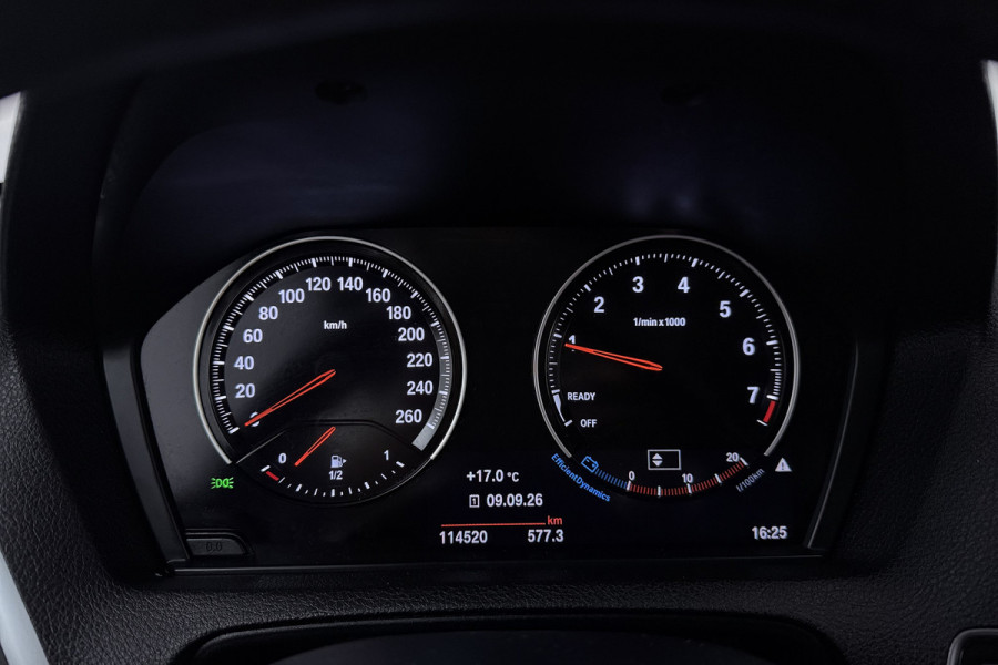 BMW 1-serie 118i Executive (NAVIGATIE, CAMERE, SPORTSTOELEN, PARKEERSENSOREN)