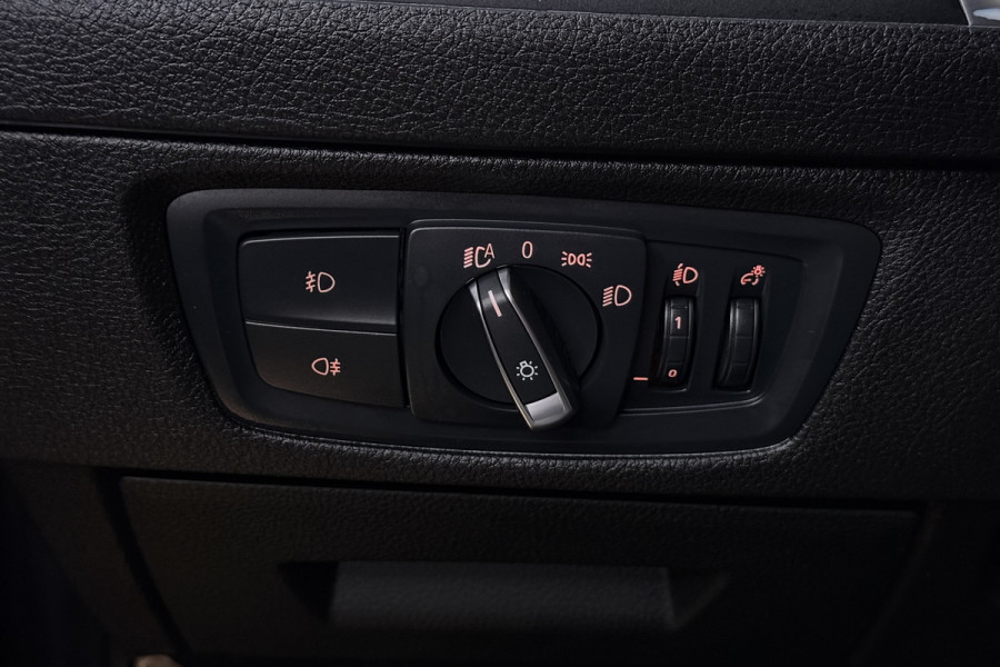 BMW 1-serie 118i Executive (NAVIGATIE, CAMERE, SPORTSTOELEN, PARKEERSENSOREN)