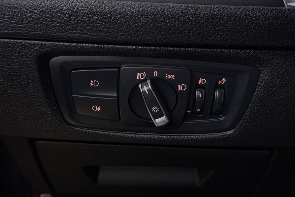 BMW 1-serie 118i Executive (NAVIGATIE, CAMERE, SPORTSTOELEN, PARKEERSENSOREN)