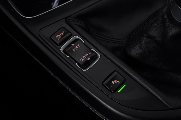BMW 1-serie 118i Executive (NAVIGATIE, CAMERE, SPORTSTOELEN, PARKEERSENSOREN)