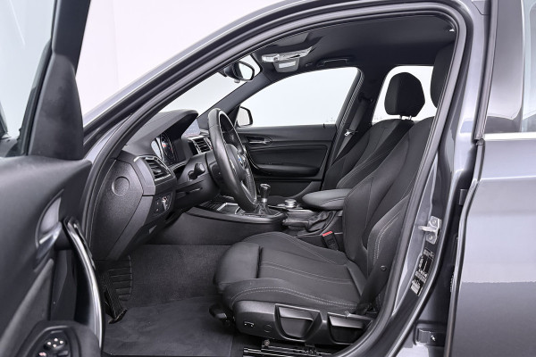 BMW 1-serie 118i Executive (NAVIGATIE, CAMERE, SPORTSTOELEN, PARKEERSENSOREN)