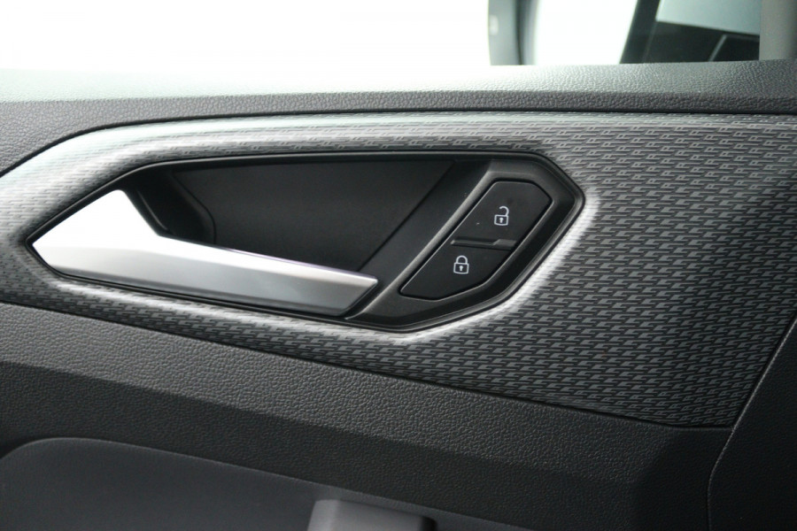 Volkswagen T-Cross 1.0 TSI Style (CAMERA, STOELVERWARMING, CRUISE ADAPTIEF, PARKEERSENSOREN)