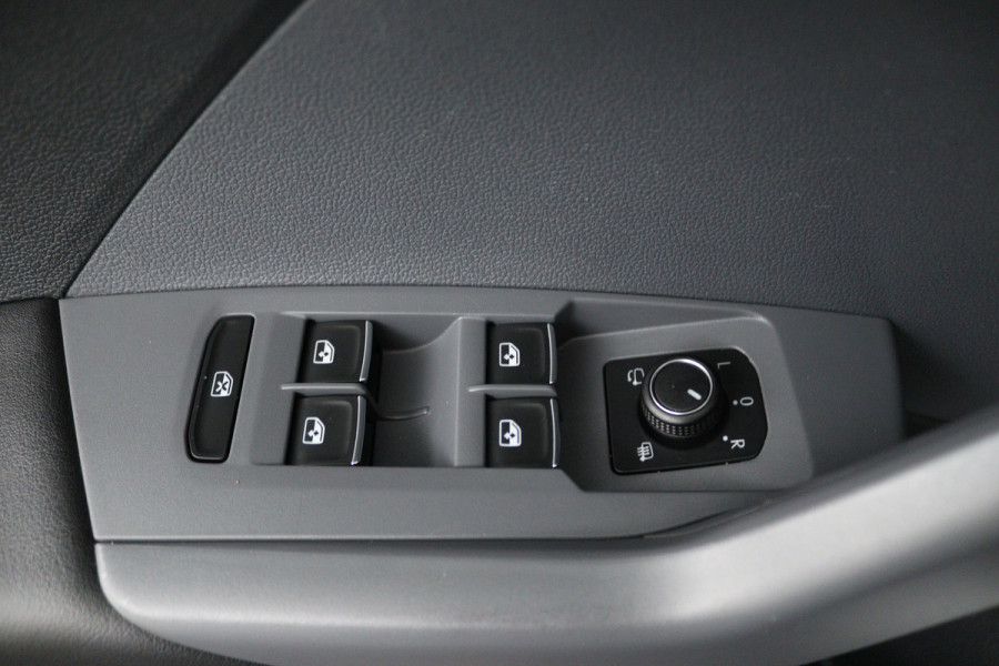 Volkswagen T-Cross 1.0 TSI Style (CAMERA, STOELVERWARMING, CRUISE ADAPTIEF, PARKEERSENSOREN)