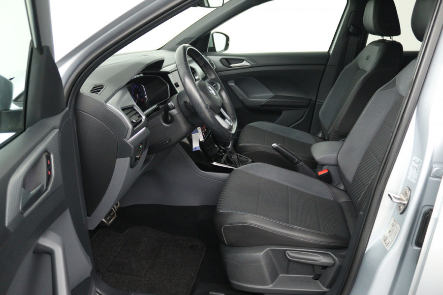 Volkswagen T-Cross 1.0 TSI Style (CAMERA, STOELVERWARMING, CRUISE ADAPTIEF, PARKEERSENSOREN)