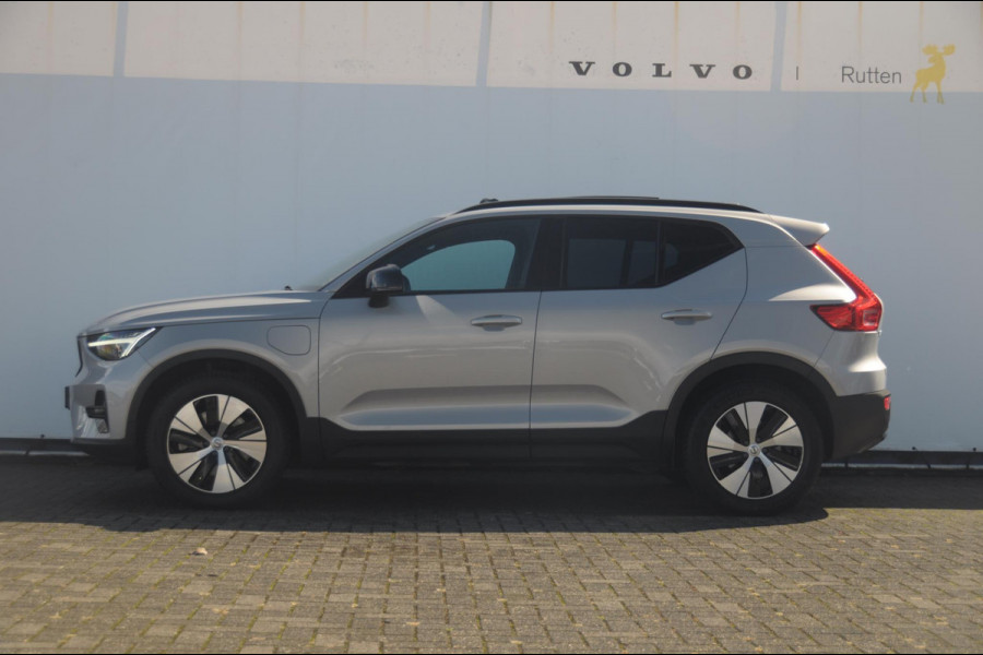 Volvo XC40 T4 211PK Plug-in hybrid Plus Dark / Panoramadak / Elektrische stoelen / Harman Kardon audio / cruise control / Parkeersensoren met camera / Elektrische achterklep / Stoel - en stuurwielverwarming