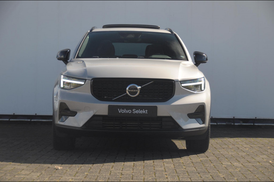 Volvo XC40 T4 211PK Plug-in hybrid Plus Dark / Panoramadak / Elektrische stoelen / Harman Kardon audio / cruise control / Parkeersensoren met camera / Elektrische achterklep / Stoel - en stuurwielverwarming