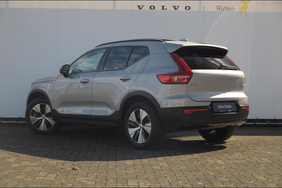Volvo XC40 T4 211PK Plug-in hybrid Plus Dark / Panoramadak / Elektrische stoelen / Harman Kardon audio / cruise control / Parkeersensoren met camera / Elektrische achterklep / Stoel - en stuurwielverwarming