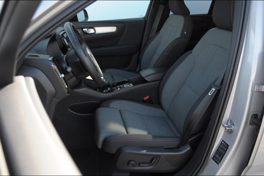 Volvo XC40 T4 211PK Plug-in hybrid Plus Dark / Panoramadak / Elektrische stoelen / Harman Kardon audio / cruise control / Parkeersensoren met camera / Elektrische achterklep / Stoel - en stuurwielverwarming
