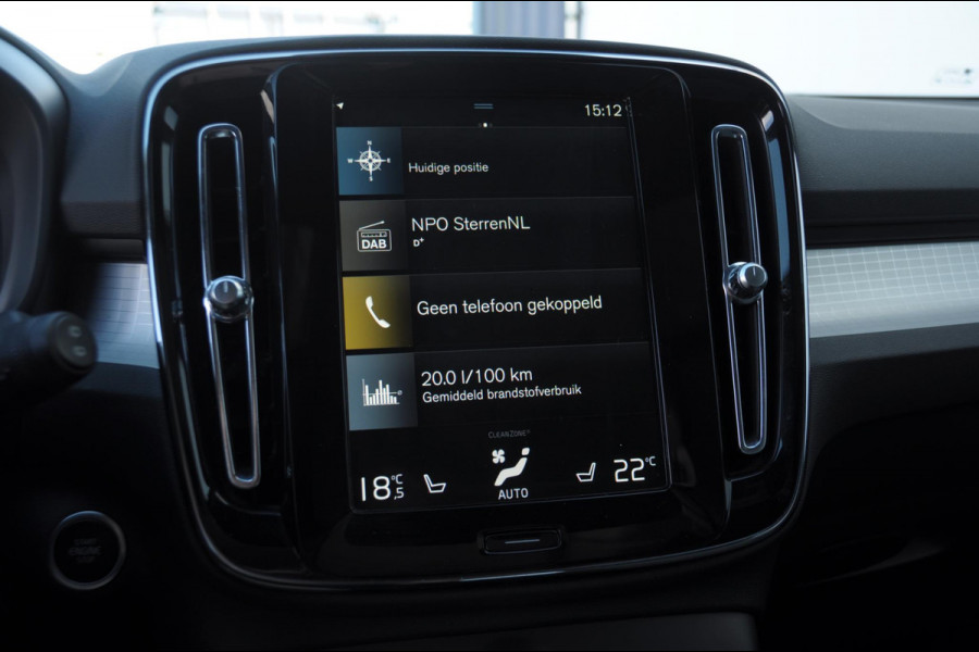 Volvo XC40 T4 211PK Plug-in hybrid Plus Dark / Panoramadak / Elektrische stoelen / Harman Kardon audio / cruise control / Parkeersensoren met camera / Elektrische achterklep / Stoel - en stuurwielverwarming