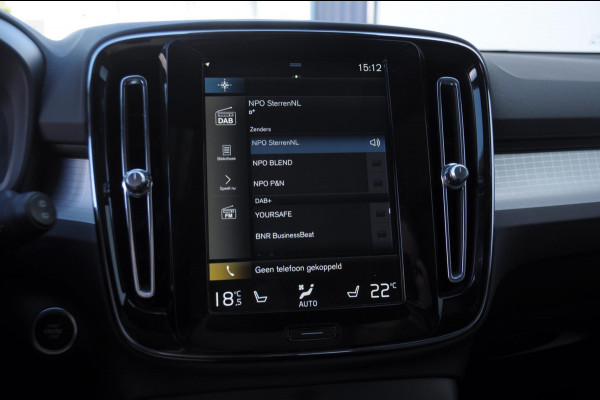 Volvo XC40 T4 211PK Plug-in hybrid Plus Dark / Panoramadak / Elektrische stoelen / Harman Kardon audio / cruise control / Parkeersensoren met camera / Elektrische achterklep / Stoel - en stuurwielverwarming