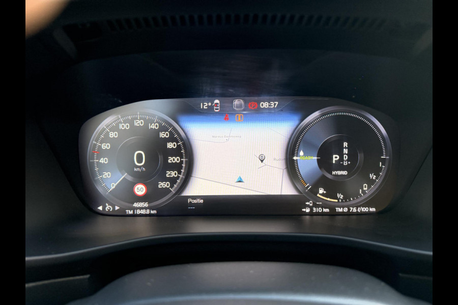 Volvo XC40 T4 211PK Plug-in hybrid Plus Dark / Panoramadak / Elektrische stoelen / Harman Kardon audio / cruise control / Parkeersensoren met camera / Elektrische achterklep / Stoel - en stuurwielverwarming