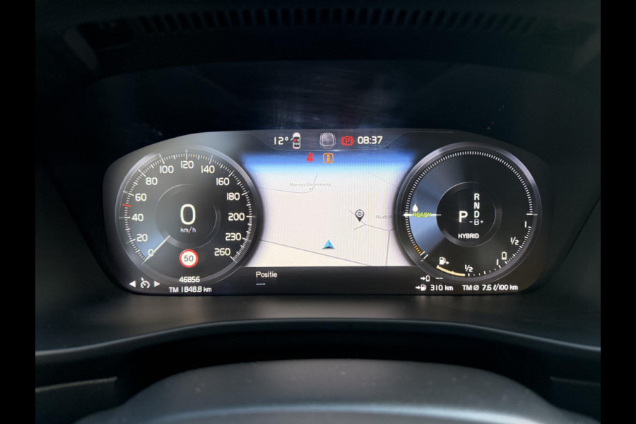 Volvo XC40 T4 211PK Plug-in hybrid Plus Dark / Panoramadak / Elektrische stoelen / Harman Kardon audio / cruise control / Parkeersensoren met camera / Elektrische achterklep / Stoel - en stuurwielverwarming