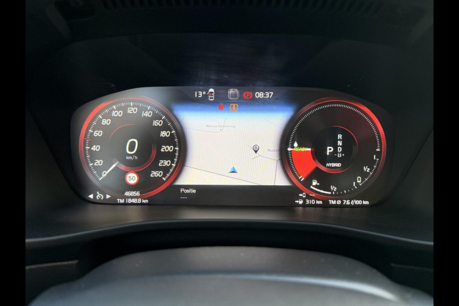 Volvo XC40 T4 211PK Plug-in hybrid Plus Dark / Panoramadak / Elektrische stoelen / Harman Kardon audio / cruise control / Parkeersensoren met camera / Elektrische achterklep / Stoel - en stuurwielverwarming