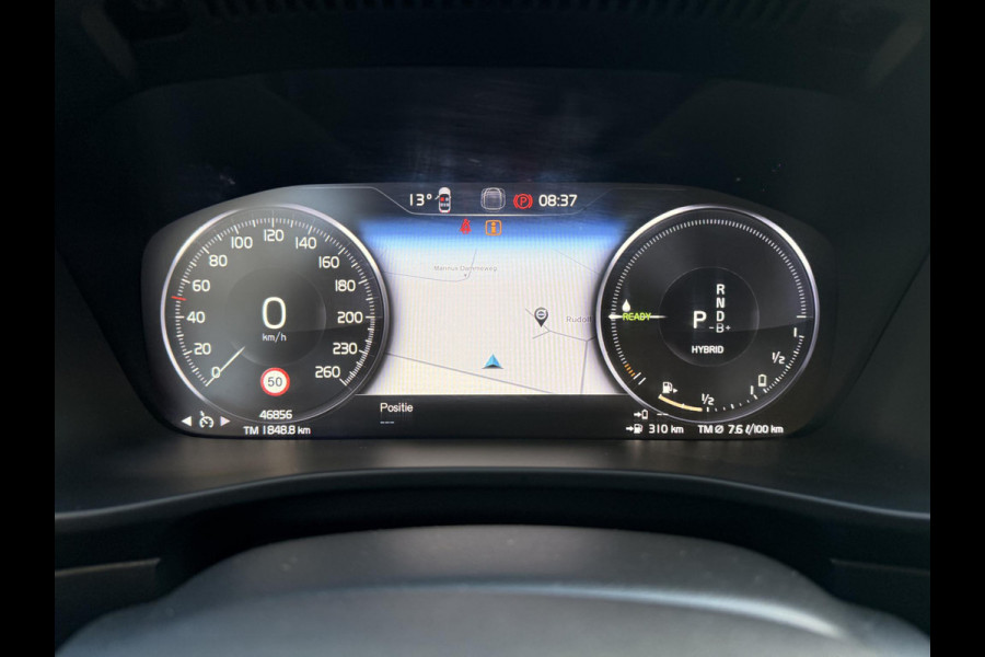 Volvo XC40 T4 211PK Plug-in hybrid Plus Dark / Panoramadak / Elektrische stoelen / Harman Kardon audio / cruise control / Parkeersensoren met camera / Elektrische achterklep / Stoel - en stuurwielverwarming