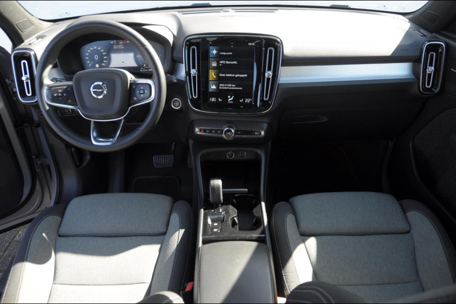 Volvo XC40 T4 211PK Plug-in hybrid Plus Dark / Panoramadak / Elektrische stoelen / Harman Kardon audio / cruise control / Parkeersensoren met camera / Elektrische achterklep / Stoel - en stuurwielverwarming