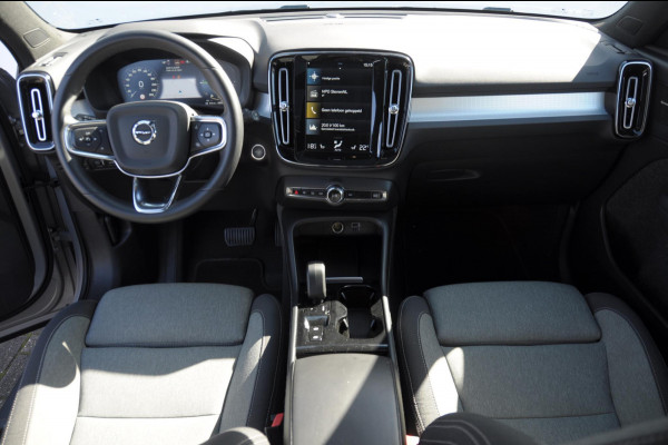 Volvo XC40 T4 211PK Plug-in hybrid Plus Dark / Panoramadak / Elektrische stoelen / Harman Kardon audio / cruise control / Parkeersensoren met camera / Elektrische achterklep / Stoel - en stuurwielverwarming