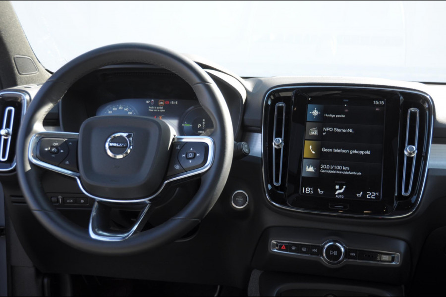 Volvo XC40 T4 211PK Plug-in hybrid Plus Dark / Panoramadak / Elektrische stoelen / Harman Kardon audio / cruise control / Parkeersensoren met camera / Elektrische achterklep / Stoel - en stuurwielverwarming