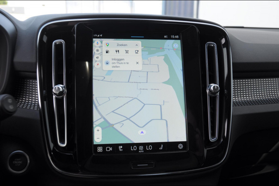 Volvo XC40 B3 177PK Automaat Plus Dark / Panoramadak / Elektrische stoelen / Harman Kardon audio / BLIS / Adaptieve cruise control / Parkeersensoren met camera / Elektrische achterklep / Stoel - en stuurwielverwarming