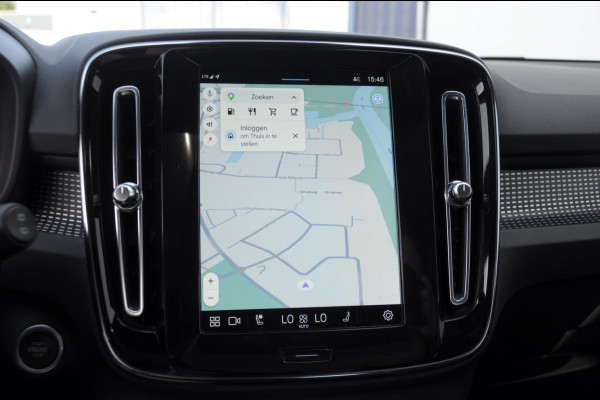 Volvo XC40 B3 177PK Automaat Plus Dark / Panoramadak / Elektrische stoelen / Harman Kardon audio / BLIS / Adaptieve cruise control / Parkeersensoren met camera / Elektrische achterklep / Stoel - en stuurwielverwarming
