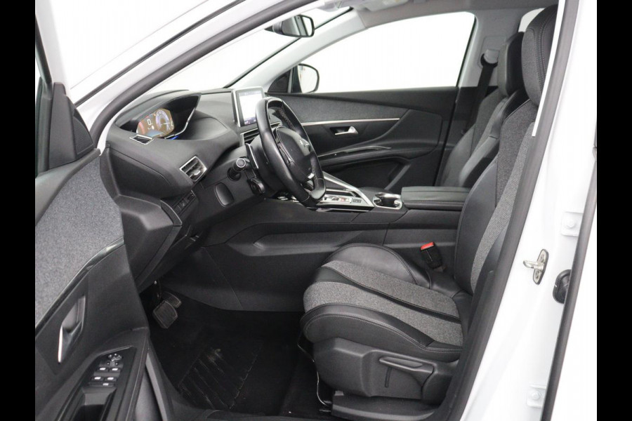 Peugeot 5008 1.2 PureTech Allure | 7p | Trekhaak | Carplay | Camera | Elektrische kofferbak | Cruise control | Navigatie | Stoelverwarming | LED | Sfeerverlichting | Automaat | Half leer