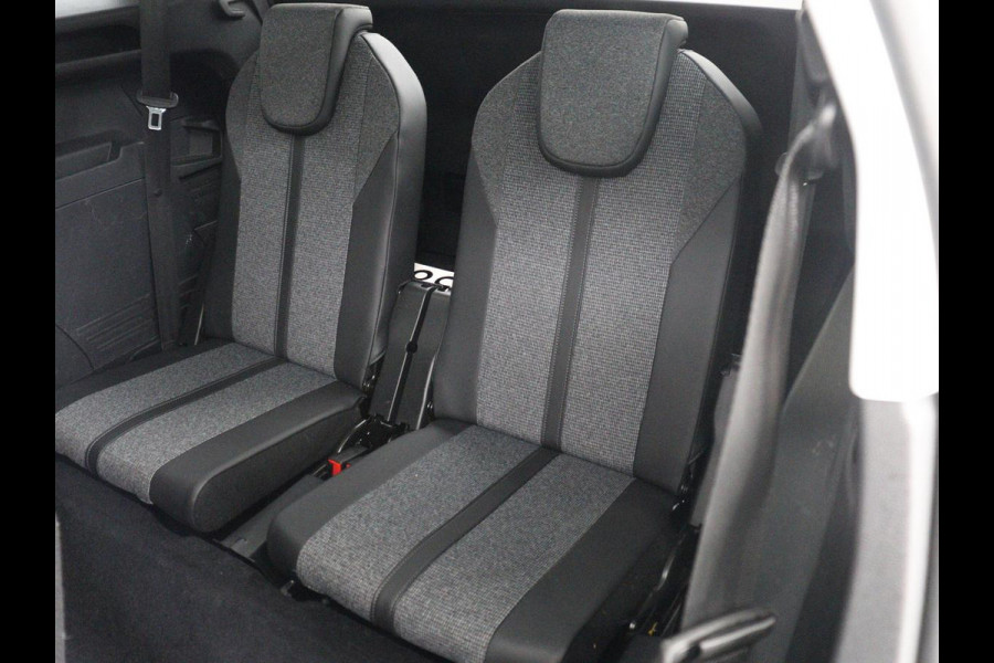 Peugeot 5008 1.2 PureTech Allure | 7p | Trekhaak | Carplay | Camera | Elektrische kofferbak | Cruise control | Navigatie | Stoelverwarming | LED | Sfeerverlichting | Automaat | Half leer