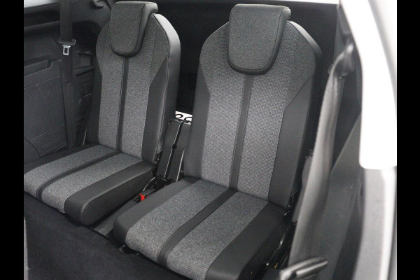 Peugeot 5008 1.2 PureTech Allure | 7p | Trekhaak | Carplay | Camera | Elektrische kofferbak | Cruise control | Navigatie | Stoelverwarming | LED | Sfeerverlichting | Automaat | Half leer
