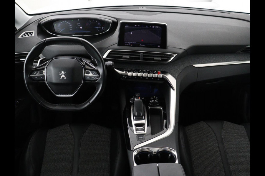 Peugeot 5008 1.2 PureTech Allure | 7p | Trekhaak | Carplay | Camera | Elektrische kofferbak | Cruise control | Navigatie | Stoelverwarming | LED | Sfeerverlichting | Automaat | Half leer