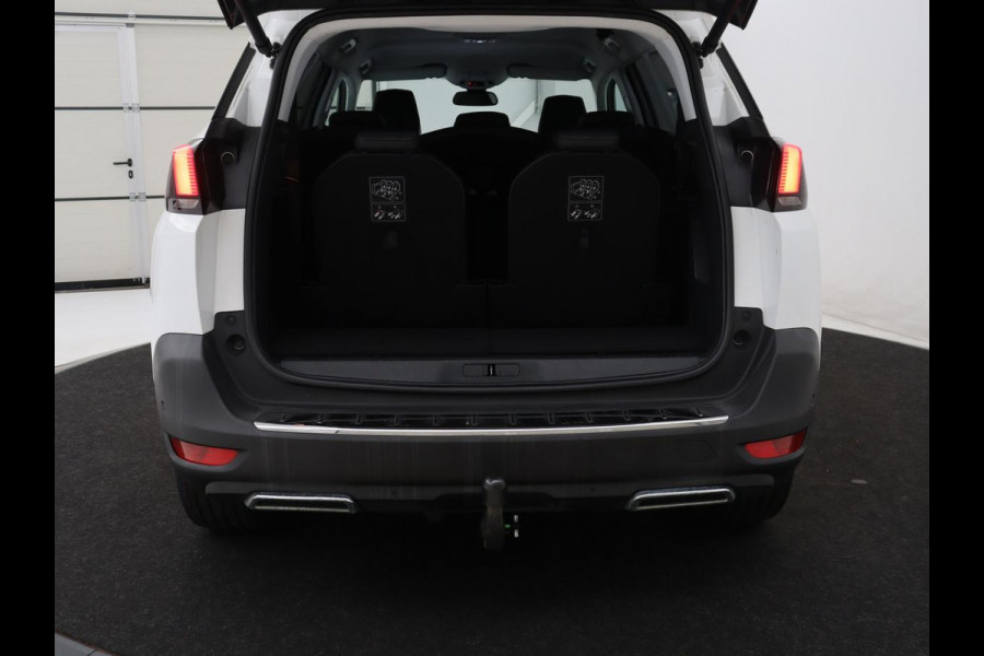 Peugeot 5008 1.2 PureTech Allure | 7p | Trekhaak | Carplay | Camera | Elektrische kofferbak | Cruise control | Navigatie | Stoelverwarming | LED | Sfeerverlichting | Automaat | Half leer