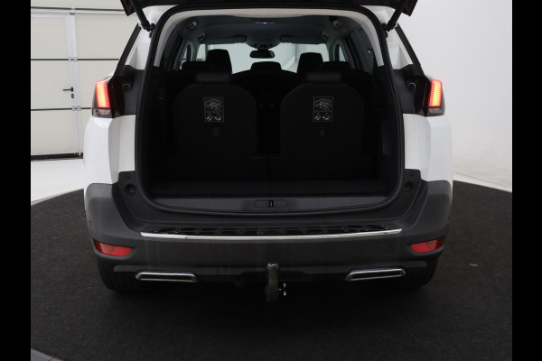 Peugeot 5008 1.2 PureTech Allure | 7p | Trekhaak | Carplay | Camera | Elektrische kofferbak | Cruise control | Navigatie | Stoelverwarming | LED | Sfeerverlichting | Automaat | Half leer
