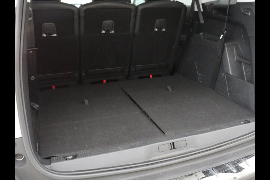 Peugeot 5008 1.2 PureTech Allure | 7p | Trekhaak | Carplay | Camera | Elektrische kofferbak | Cruise control | Navigatie | Stoelverwarming | LED | Sfeerverlichting | Automaat | Half leer