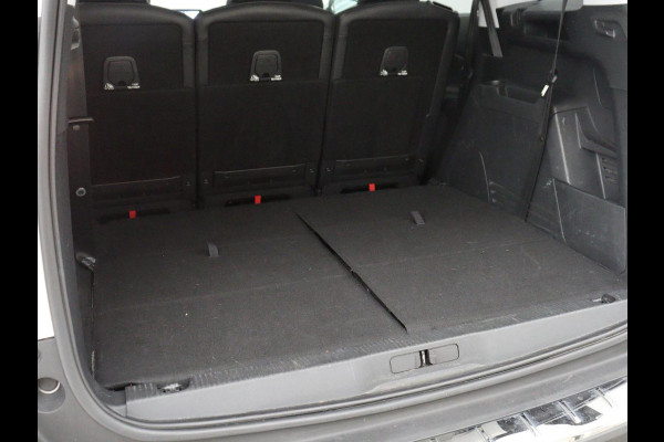 Peugeot 5008 1.2 PureTech Allure | 7p | Trekhaak | Carplay | Camera | Elektrische kofferbak | Cruise control | Navigatie | Stoelverwarming | LED | Sfeerverlichting | Automaat | Half leer