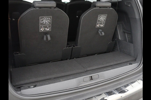 Peugeot 5008 1.2 PureTech Allure | 7p | Trekhaak | Carplay | Camera | Elektrische kofferbak | Cruise control | Navigatie | Stoelverwarming | LED | Sfeerverlichting | Automaat | Half leer