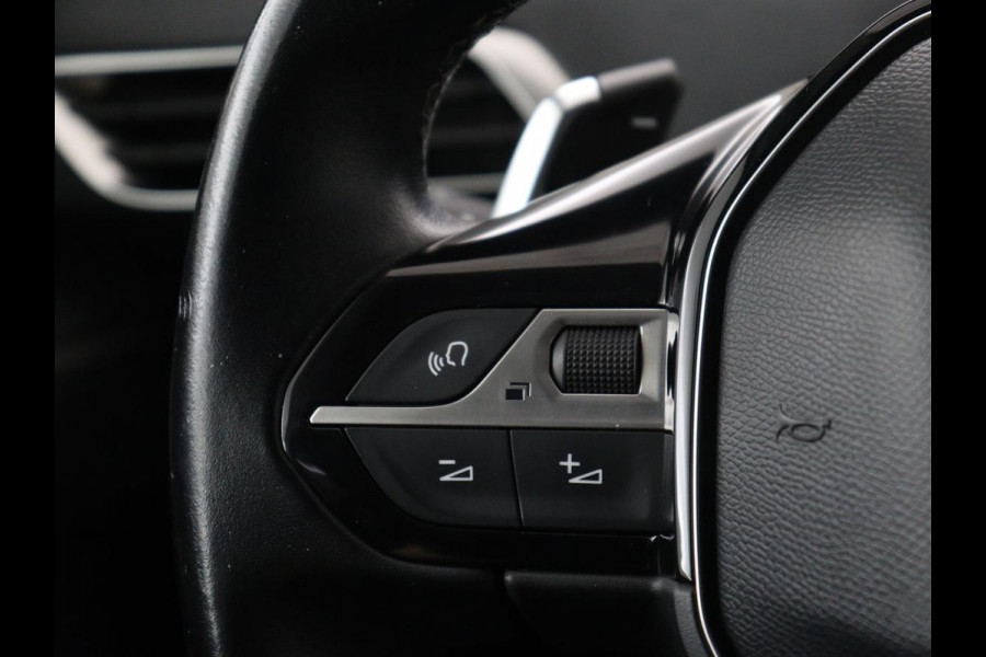 Peugeot 5008 1.2 PureTech Allure | 7p | Trekhaak | Carplay | Camera | Elektrische kofferbak | Cruise control | Navigatie | Stoelverwarming | LED | Sfeerverlichting | Automaat | Half leer