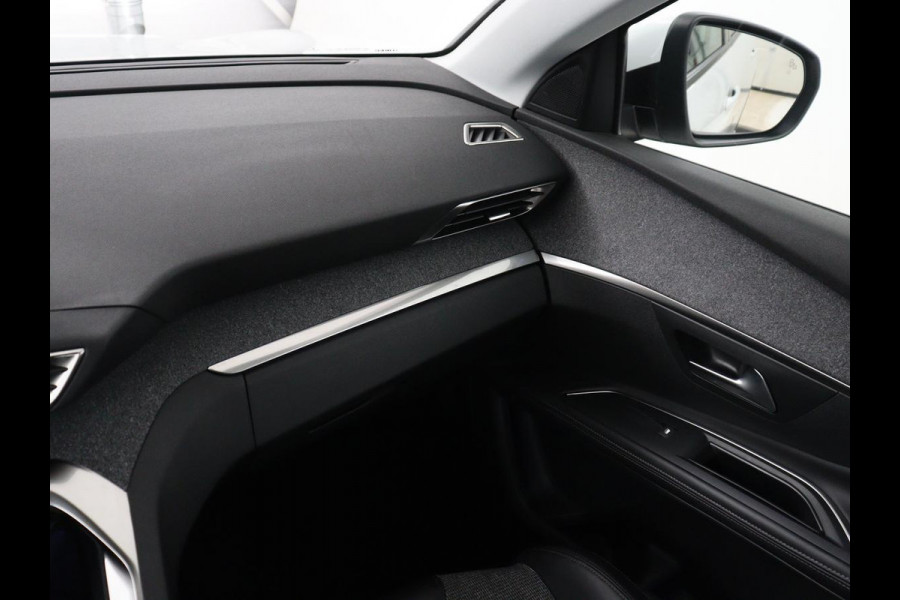 Peugeot 5008 1.2 PureTech Allure | 7p | Trekhaak | Carplay | Camera | Elektrische kofferbak | Cruise control | Navigatie | Stoelverwarming | LED | Sfeerverlichting | Automaat | Half leer