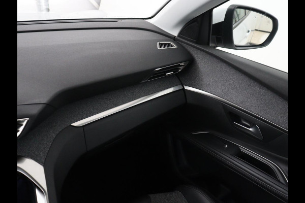 Peugeot 5008 1.2 PureTech Allure | 7p | Trekhaak | Carplay | Camera | Elektrische kofferbak | Cruise control | Navigatie | Stoelverwarming | LED | Sfeerverlichting | Automaat | Half leer