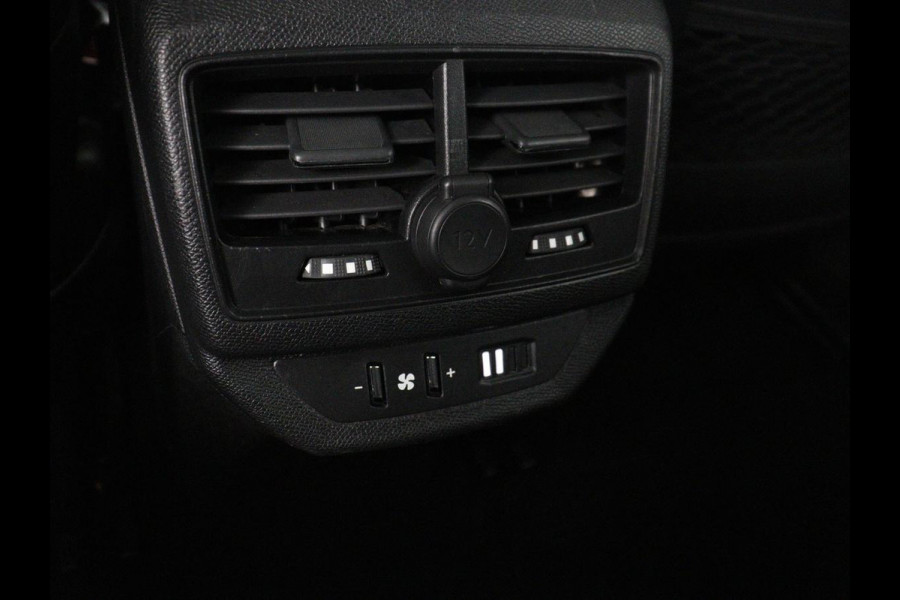 Peugeot 5008 1.2 PureTech Allure | 7p | Trekhaak | Carplay | Camera | Elektrische kofferbak | Cruise control | Navigatie | Stoelverwarming | LED | Sfeerverlichting | Automaat | Half leer