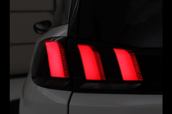 Peugeot 5008 1.2 PureTech Allure | 7p | Trekhaak | Carplay | Camera | Elektrische kofferbak | Cruise control | Navigatie | Stoelverwarming | LED | Sfeerverlichting | Automaat | Half leer