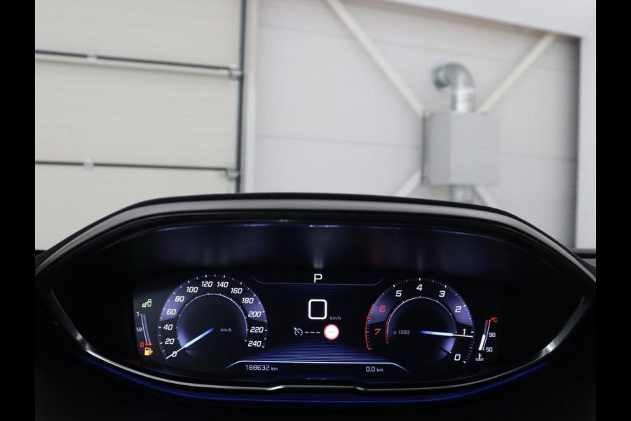 Peugeot 5008 1.2 PureTech Allure | 7p | Trekhaak | Carplay | Camera | Elektrische kofferbak | Cruise control | Navigatie | Stoelverwarming | LED | Sfeerverlichting | Automaat | Half leer