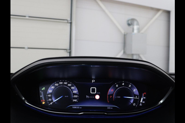 Peugeot 5008 1.2 PureTech Allure | 7p | Trekhaak | Carplay | Camera | Elektrische kofferbak | Cruise control | Navigatie | Stoelverwarming | LED | Sfeerverlichting | Automaat | Half leer
