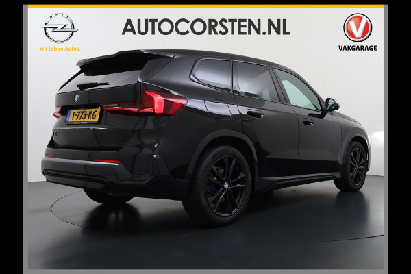 BMW iX1 xDrive30 313PK 4WD M-Pack Leer Harman/Kardon®-Audio Launch Edition SOH 100% Android Auto Apple Carplay Camera Adaptief onderstel AWD Live Cockpit Plus Privacy Glas Led Elek.Achterklep Lmv 19" Isofix DAB Origineel Nederlandse Auto